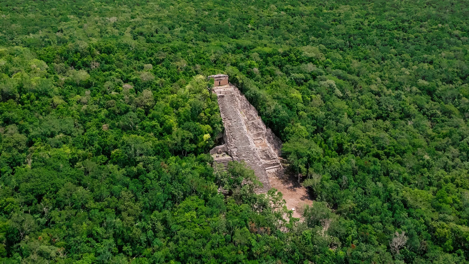 Ruinas de Cobá y cenote maya