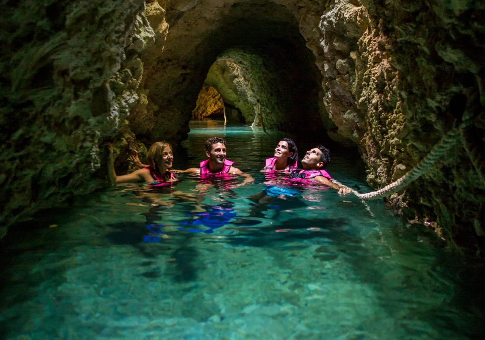 Combo de 2 días: Xcaret Plus y Xel-Há Todo Incluido