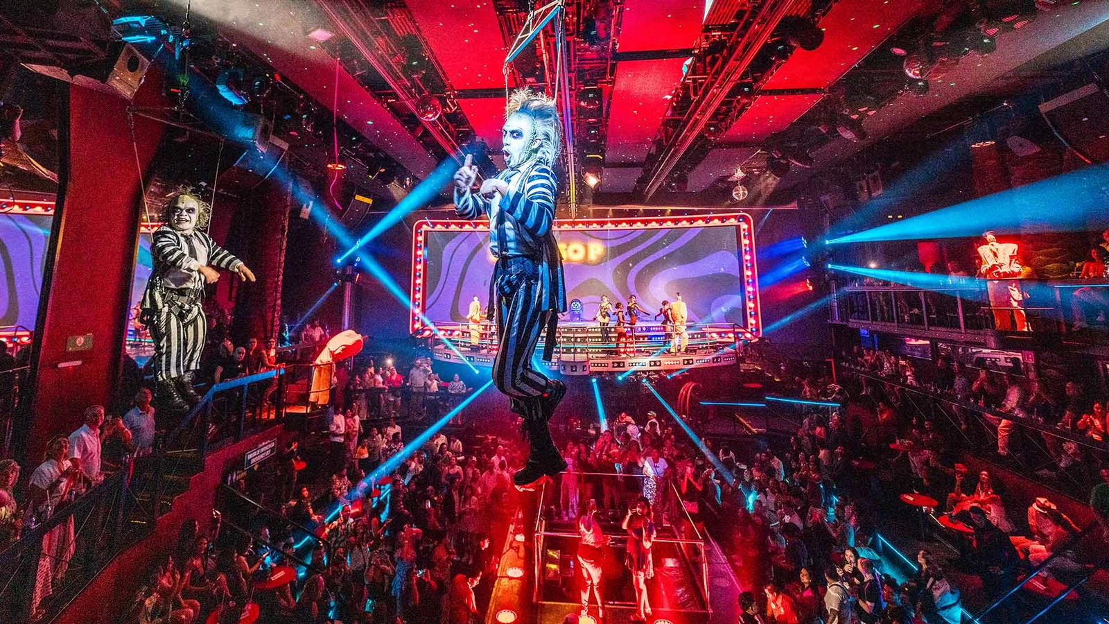Front Row – Coco Bongo